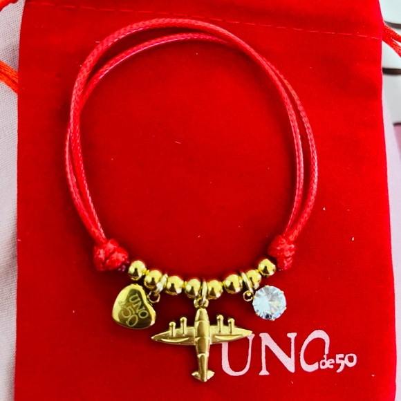 UNO de 50 Red Cord Bracelet with Gold Charms - Picture 1 of 1